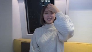 逍遥龙哥专业约砲团队最新力作-兵哥穿上护士装把妹妹逗笑了~妹妹放鬆就给操了~